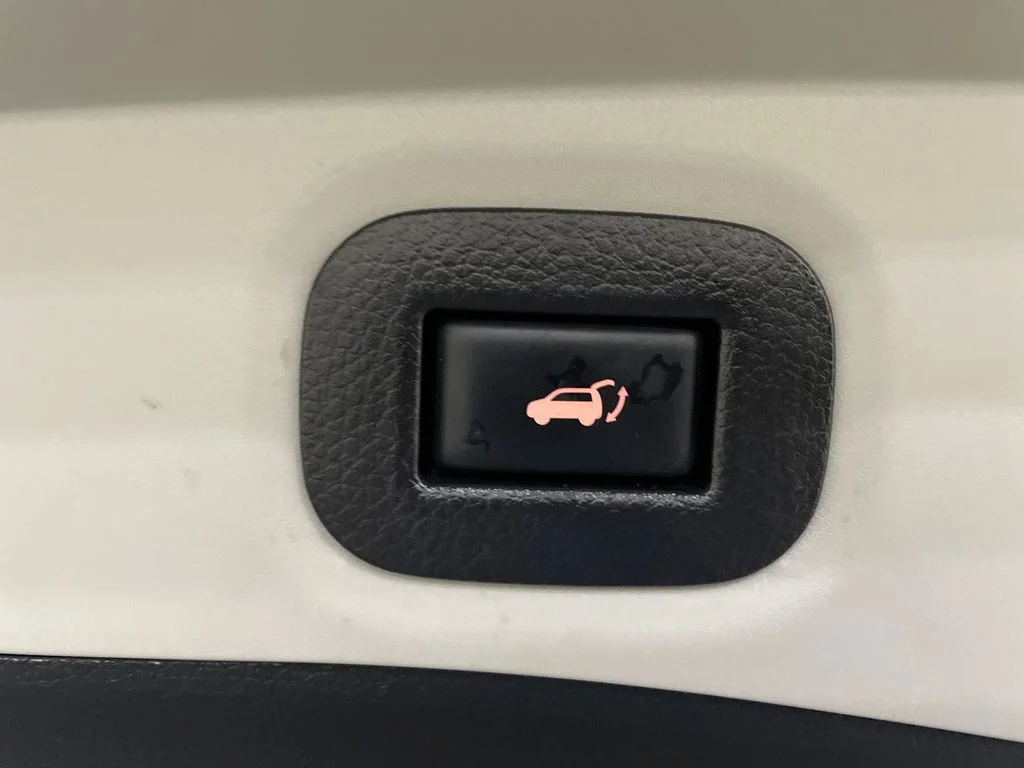 Used 2020 Gun Metallic Nissan SL image 8
