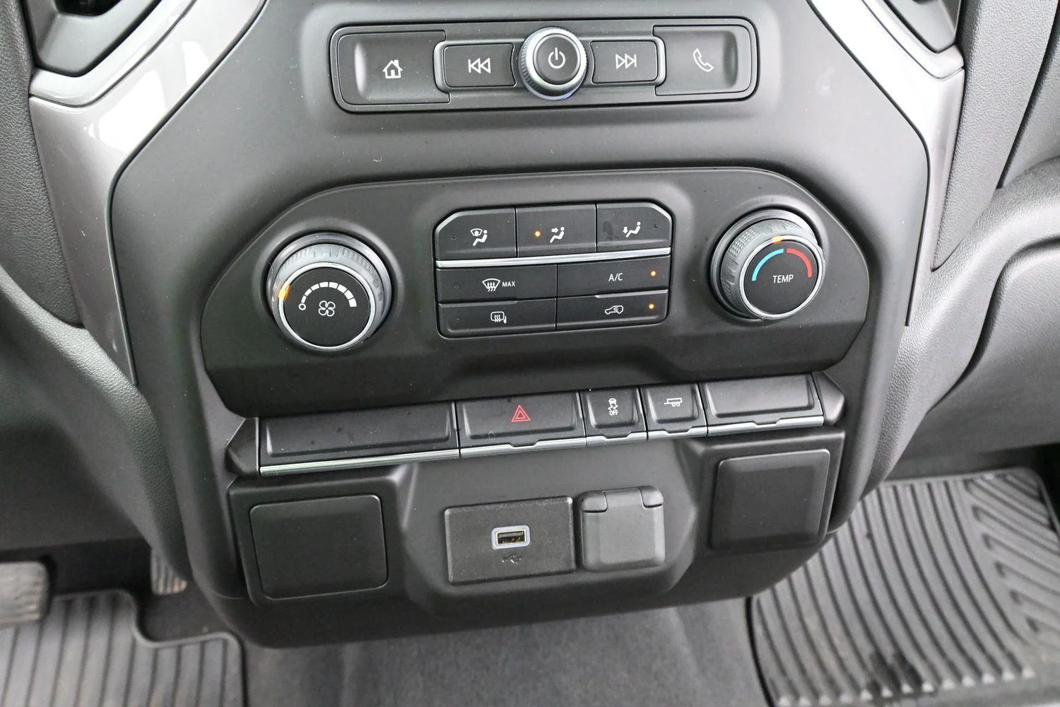 Used 2019 SUMMIT WHITE Chevrolet Custom image 20