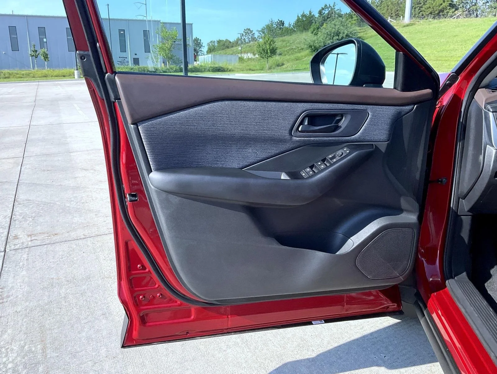 Used 2023 Red Nissan S image 10