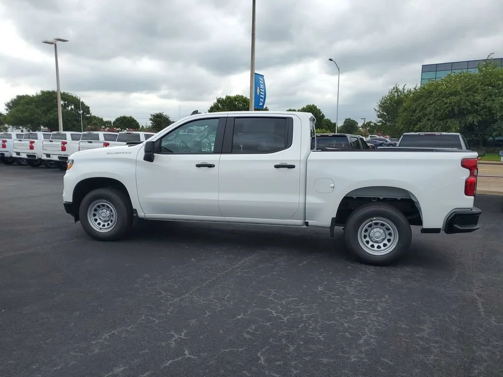 New 2026 Summit White Chevrolet WT image 16