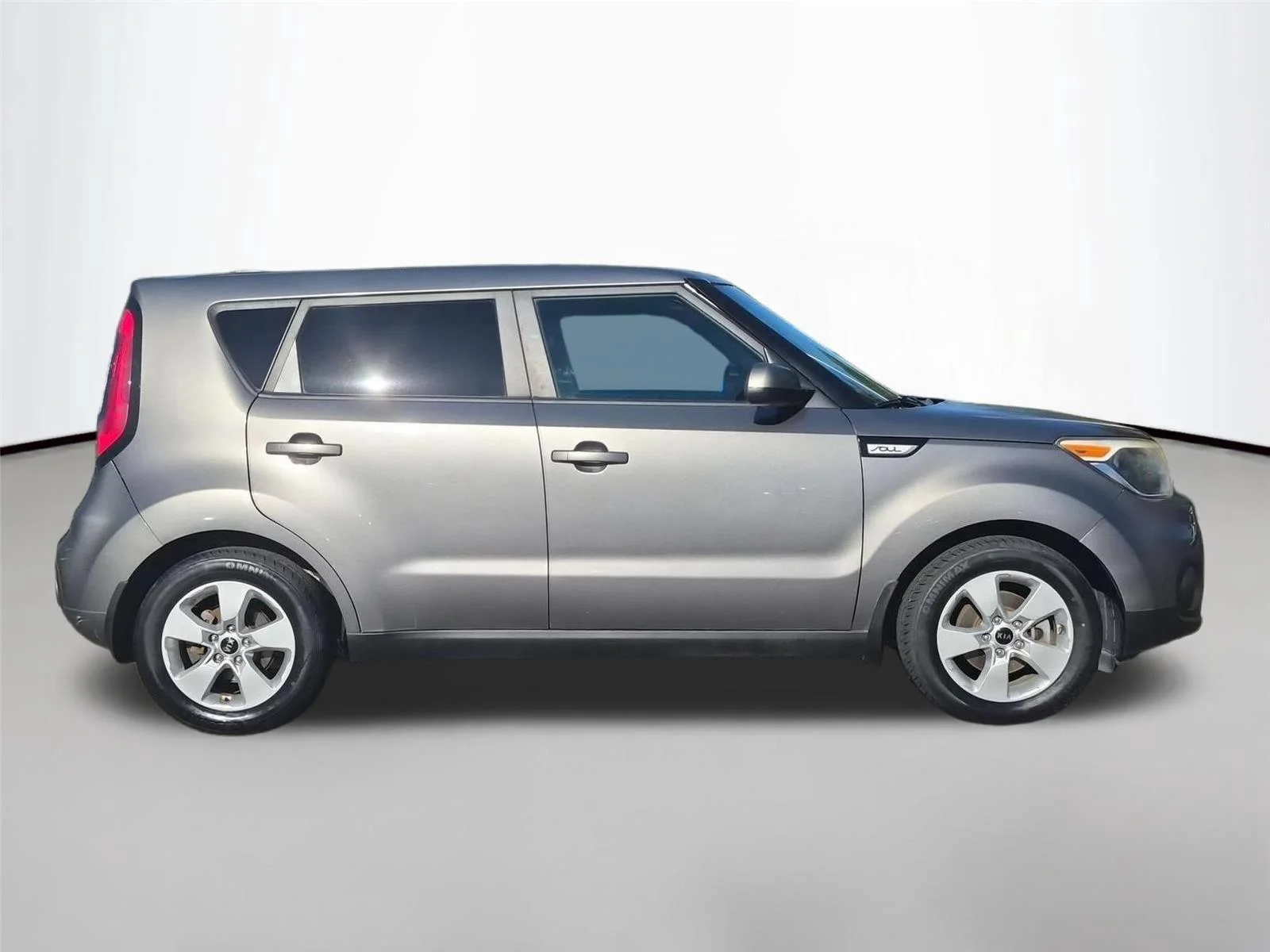 Used 2018 Titanium Gray Kia Base image 6