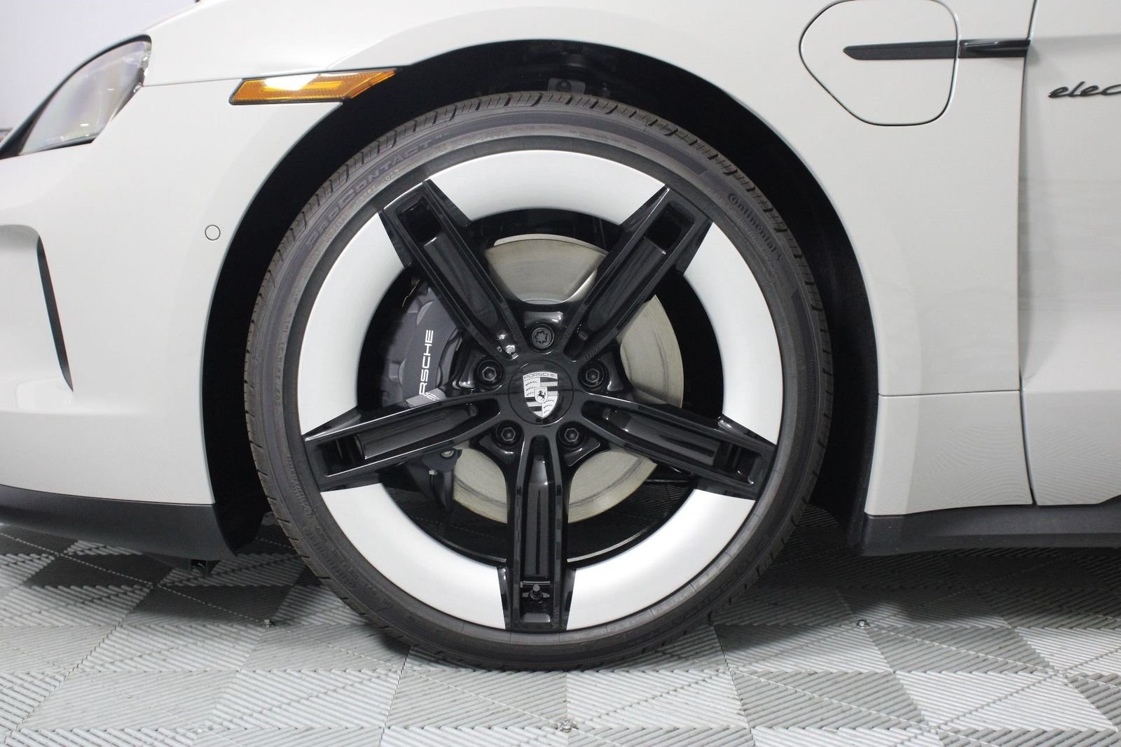 New 2026 Chalk Porsche  image 17