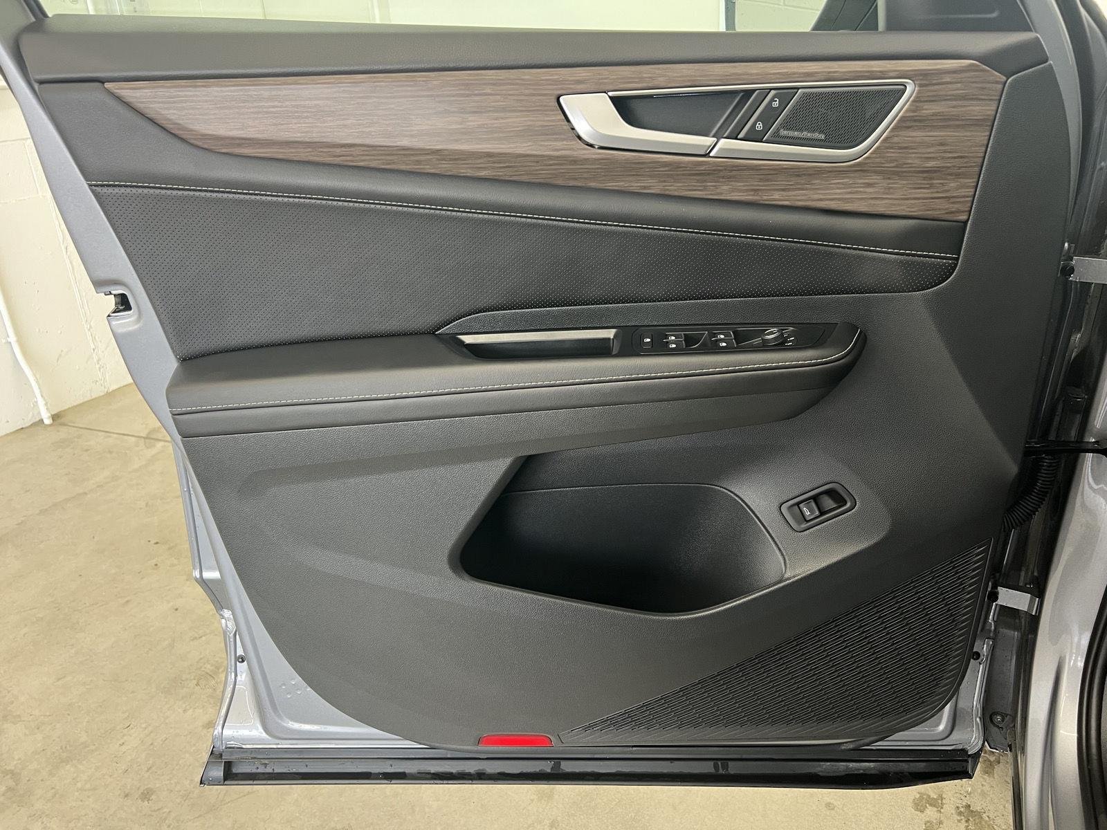 2026 Volkswagen Atlas SEL Premium R-Line - Photo 11