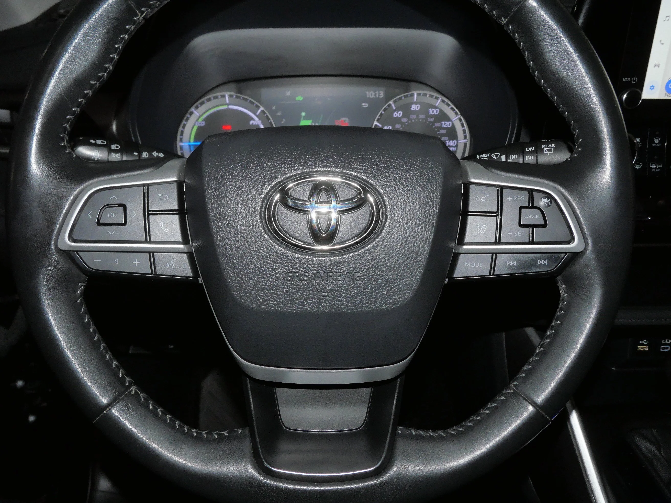 2023 Toyota Highlander LE - Photo 26