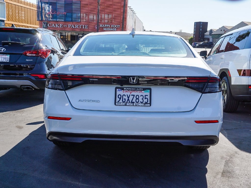 Used 2023 White Honda EX image 6