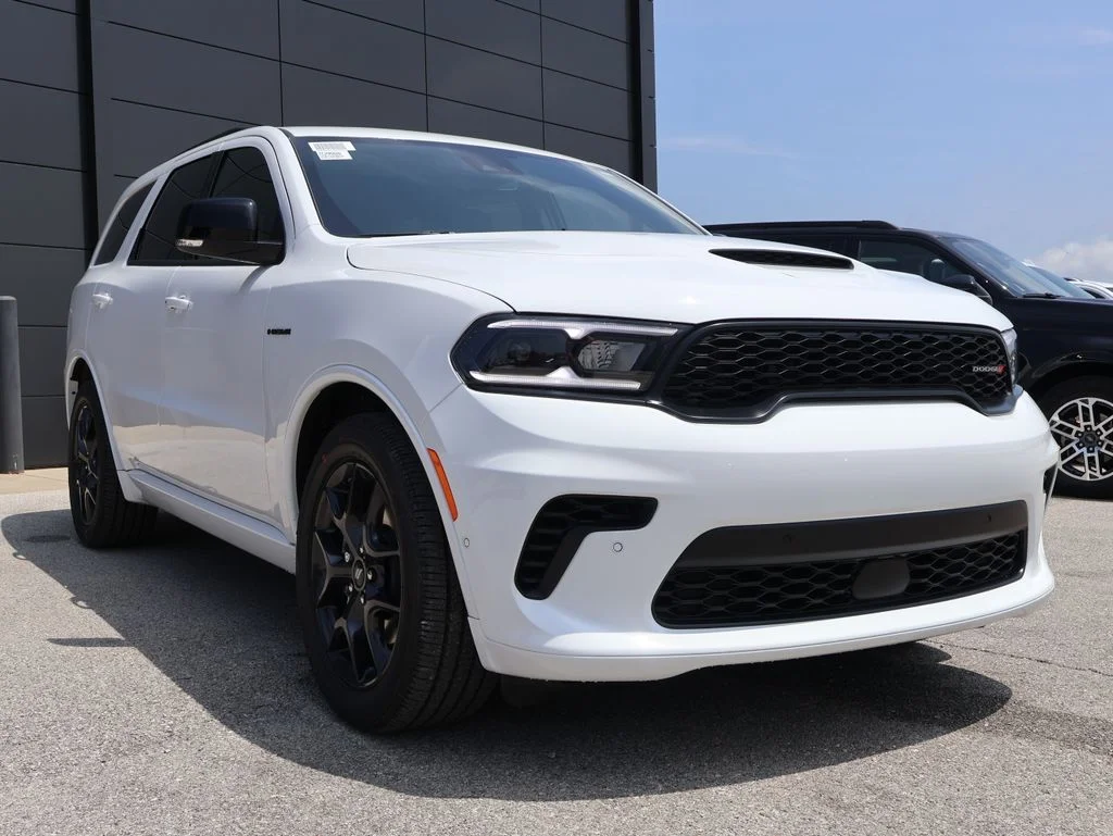 New 2026 White Knuckle Clear-Coat Exterior Paint Dodge GT Premium HEMI V8 image 6