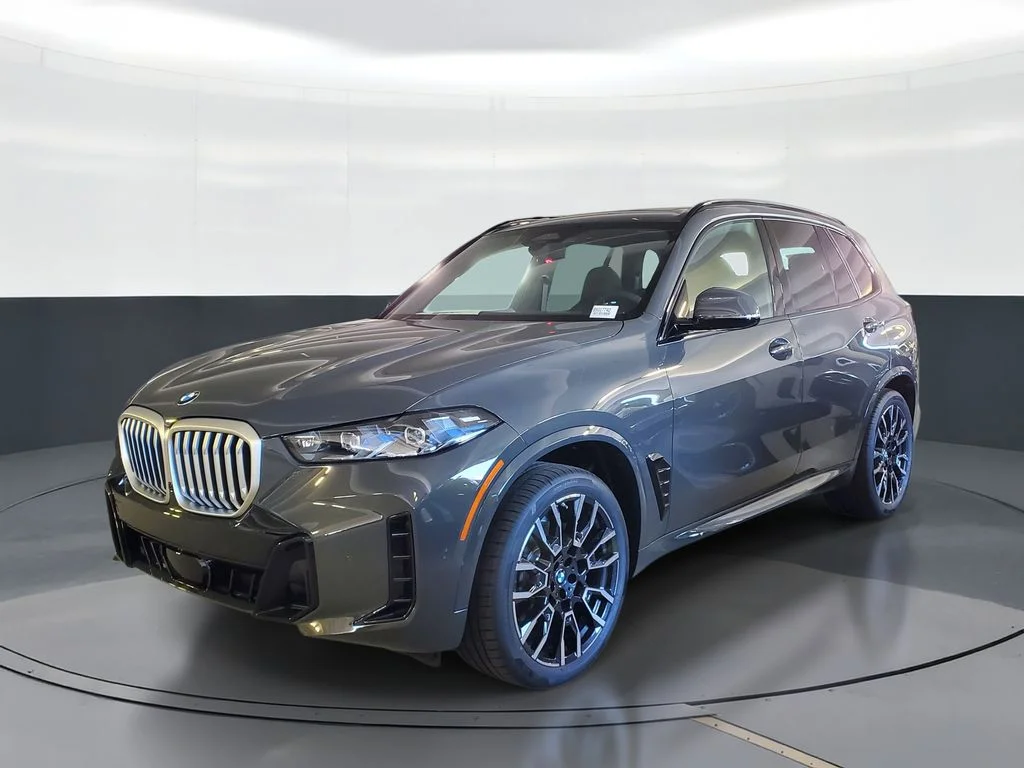 Used 2026 Dravit Grey Metallic BMW sDrive40i image 1
