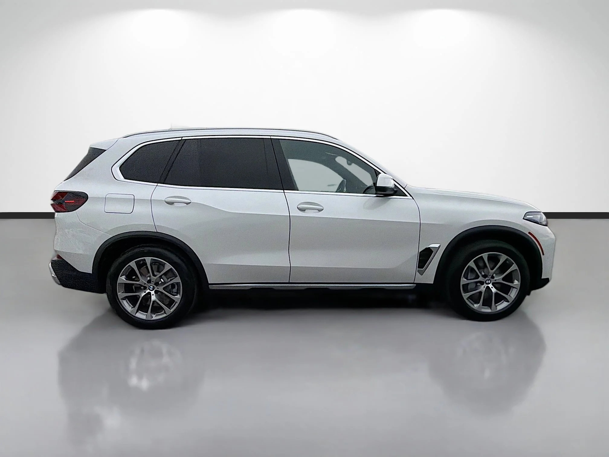 New 2026 Mineral White Metallic BMW xDrive50e image 2