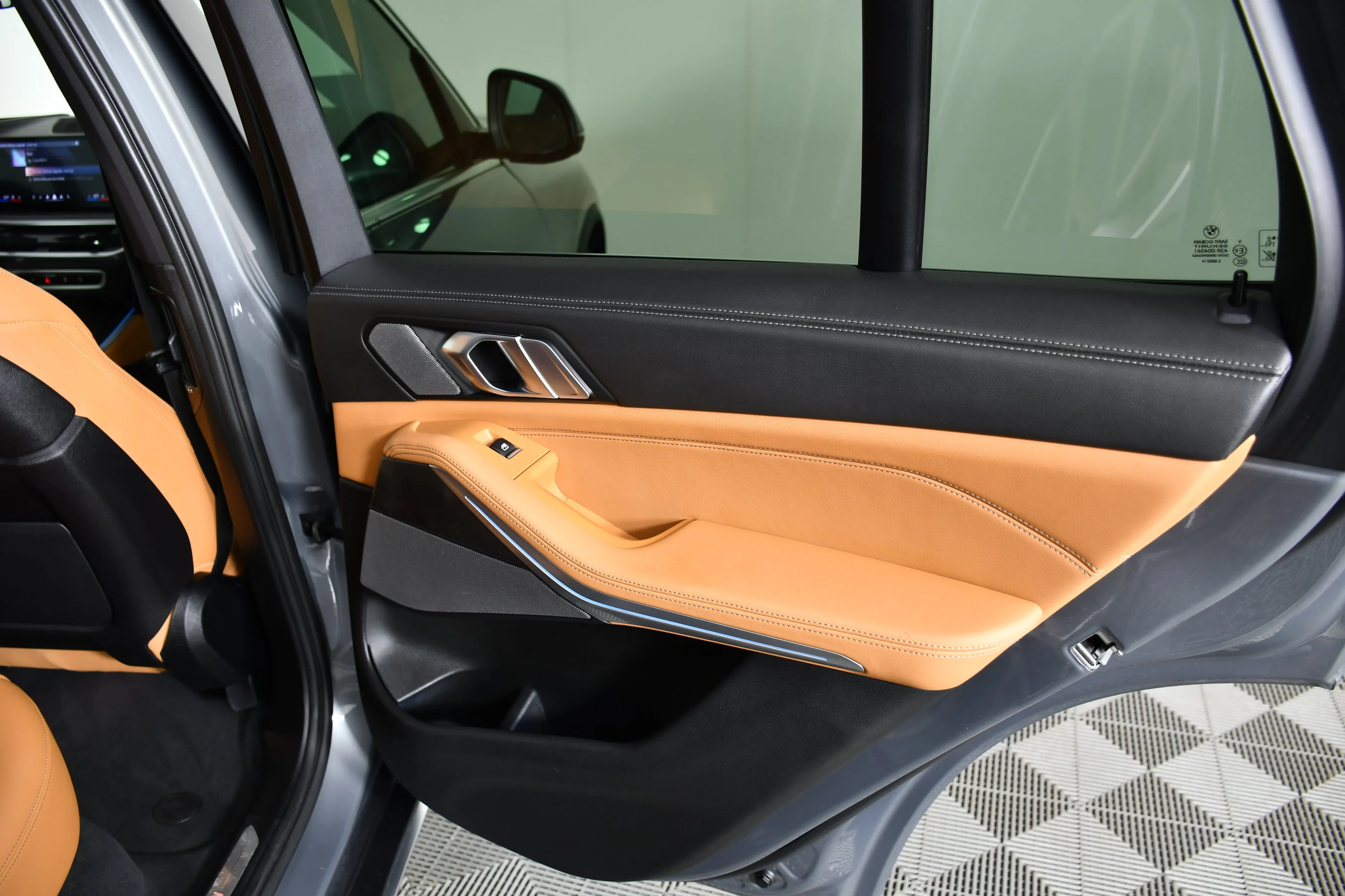 Used 2024 Skyscraper Grey Metallic BMW xDrive40i image 43