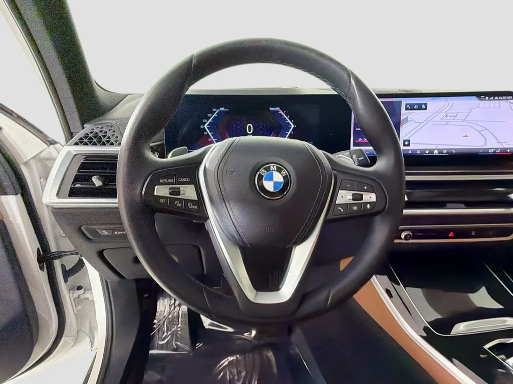 Used 2024 White BMW sDrive40i image 11