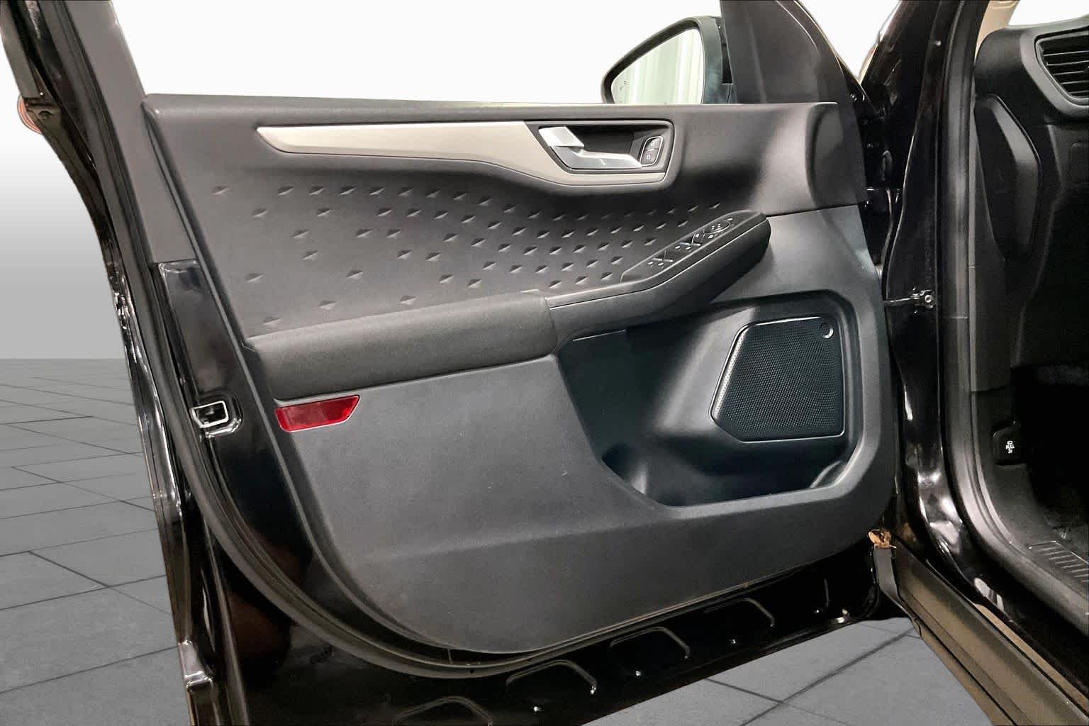 Used 2020 Agate Black Metallic Ford SE image 21