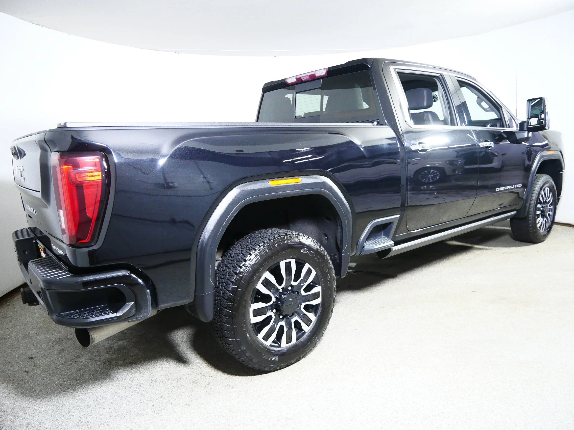 Used 2022 Onyx Black GMC Denali image 7