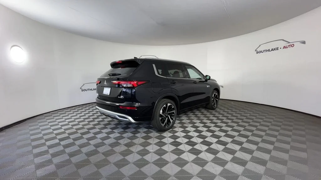 New 2025 Black Mitsubishi SEL S-AWC image 9