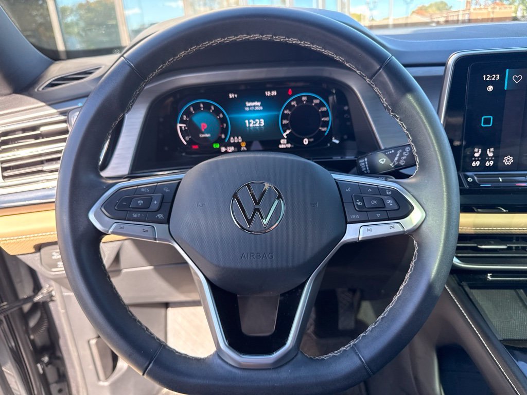 Used 2024 Gray Volkswagen 2.0T SE w/Technology image 12