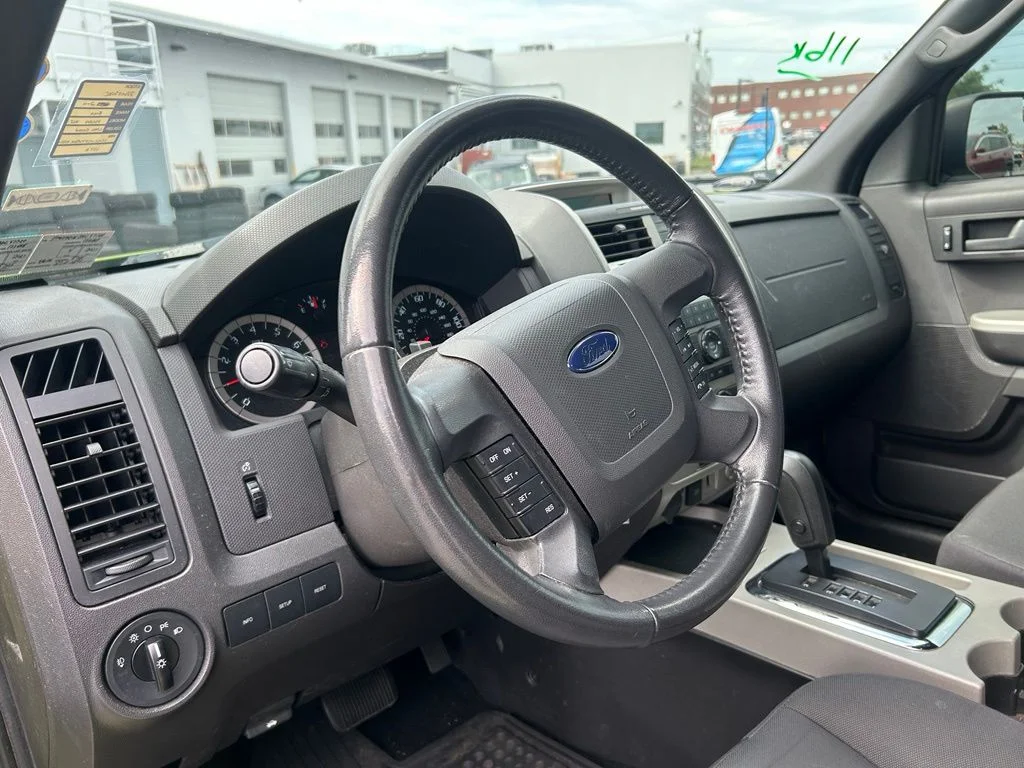 Used 2011 Lime Squeeze Metallic Ford XLT image 9