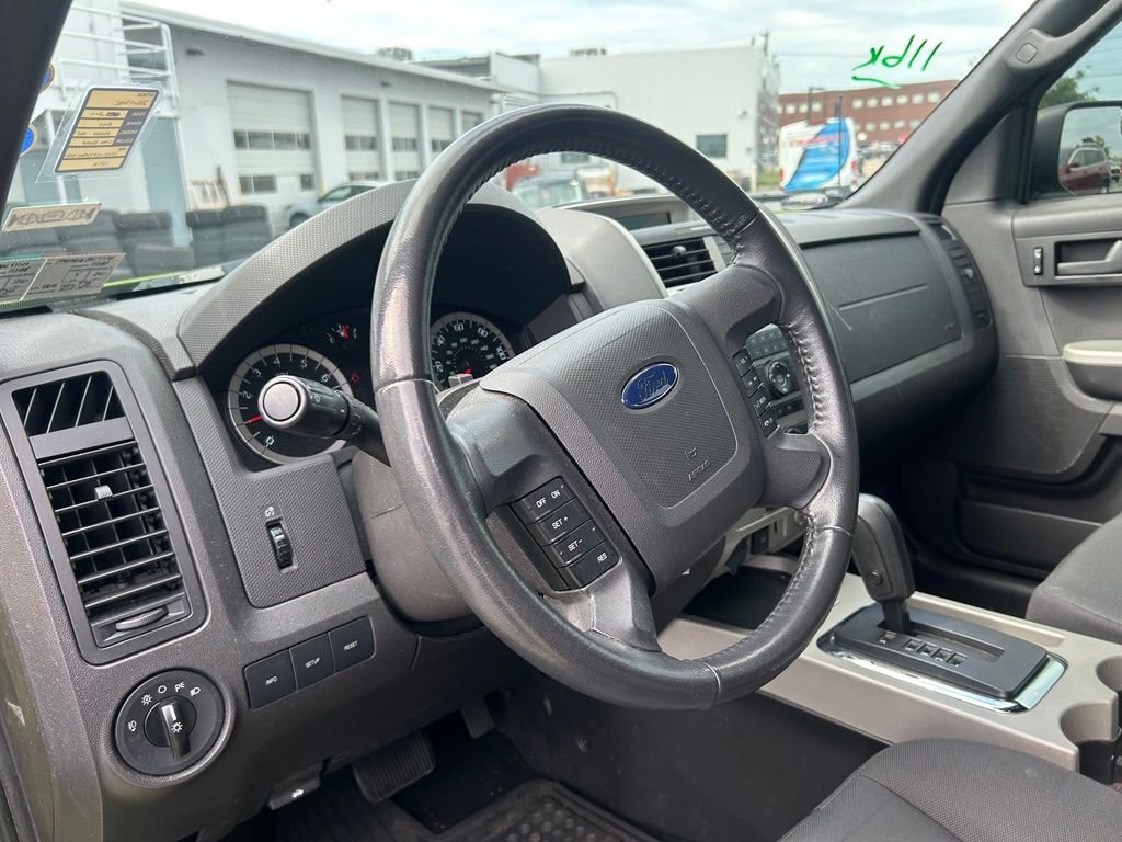 Used 2011 Lime Squeeze Metallic Ford XLT image 9