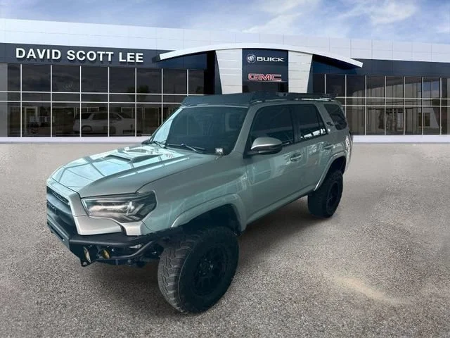 Used 2017 Classic Silver Toyota SR5 image 2