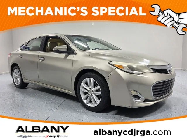 Used 2015  Toyota XLE image 1