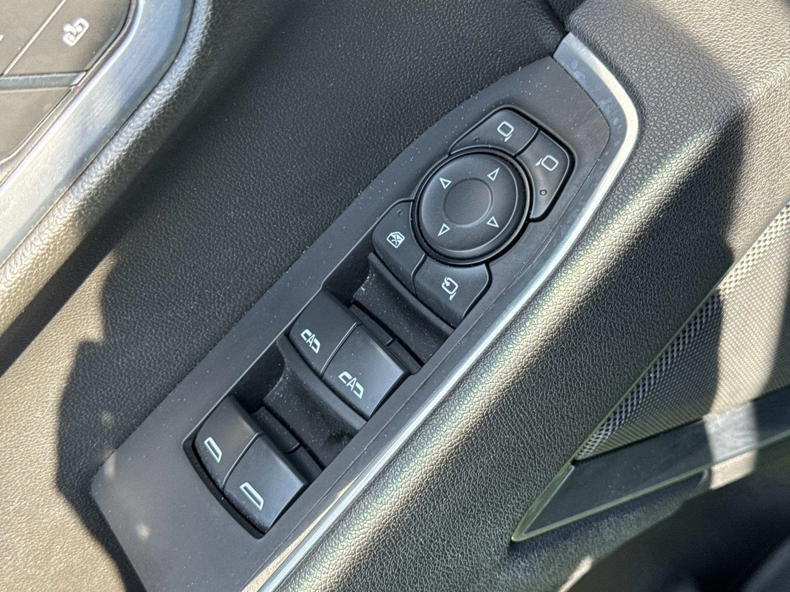 Used 2025 Sterling Metallic GMC SLT image 14