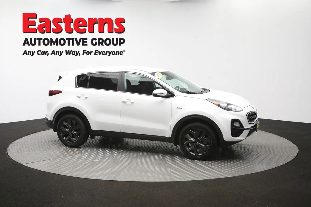 Used 2022 White Kia LX image 45