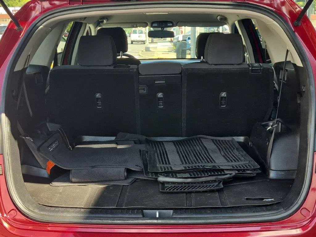 Used 2017 Red Kia LX image 7