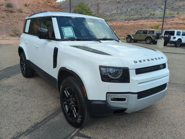 Used 2025 White Land Rover S image 3
