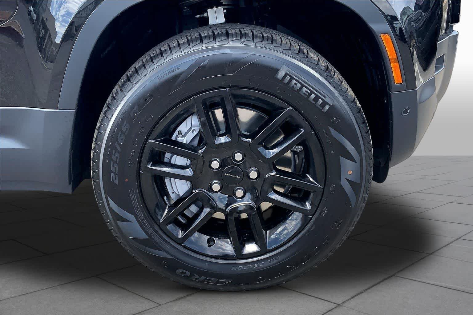 New 2026 Santorini Black Land Rover S image 11