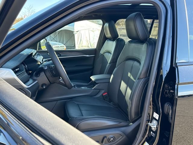 New 2026 Diamond Black Crystal Pearl-Coat Exterior Paint Jeep Limited Reserve image 21