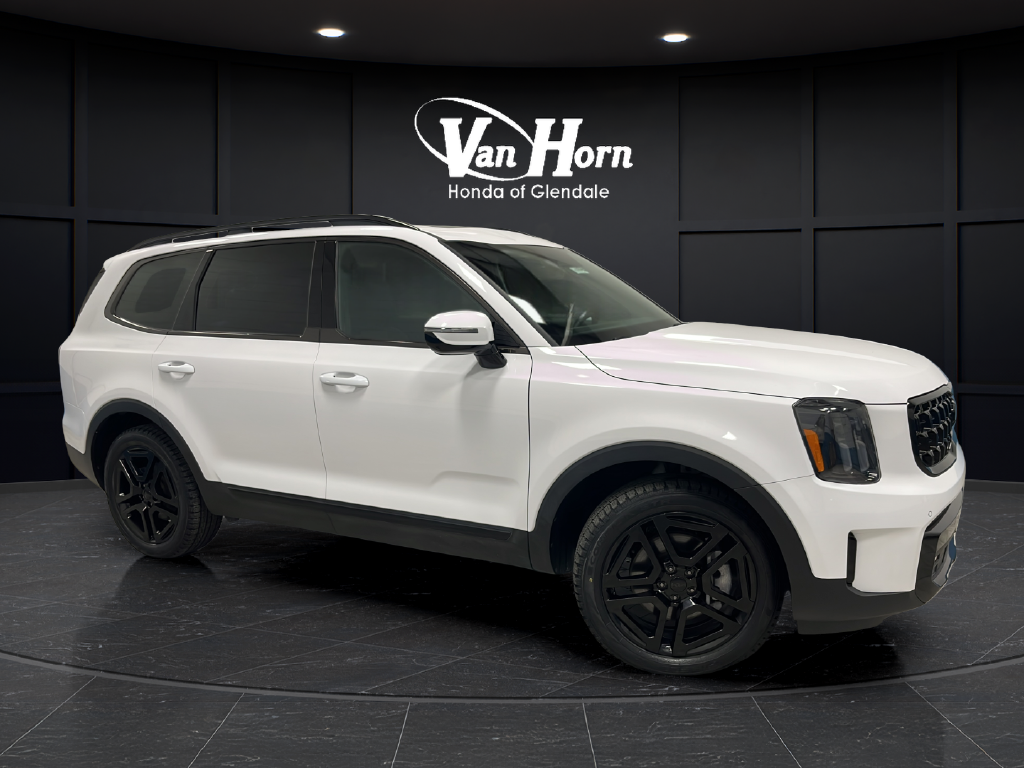 Used 2025 Glacial White Pearl Kia SX X-Line image 1