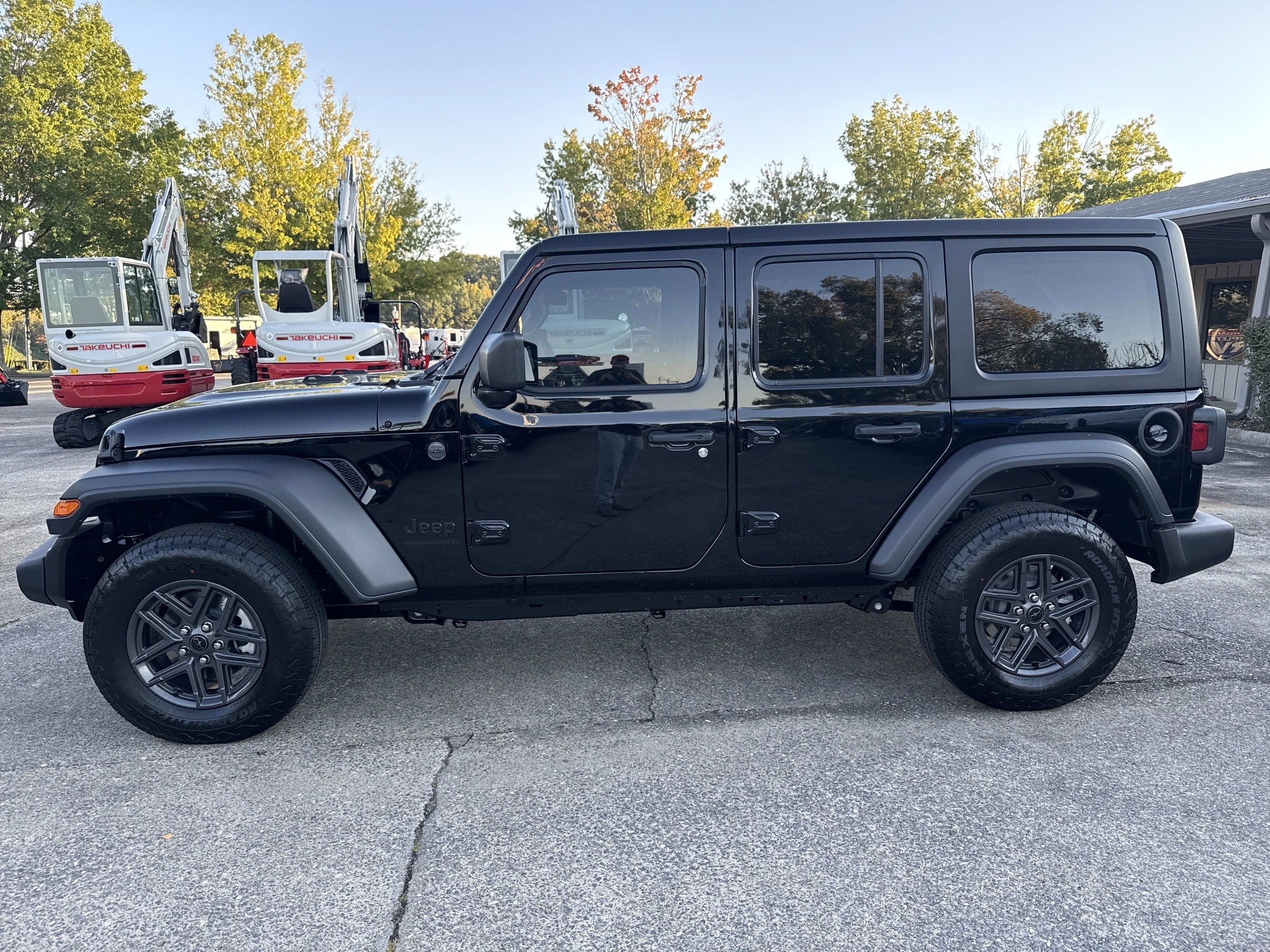 New 2026 Black Clear-Coat Exterior Paint Jeep Sport S image 4