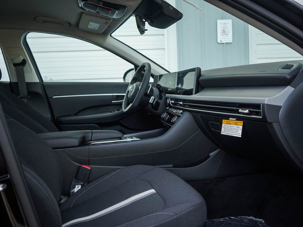 New 2026 Abyss Black Hyundai SEL Sport AWD image 9
