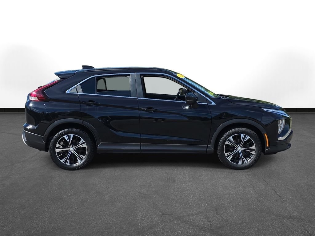 Used 2022 Black Mitsubishi SE image 4