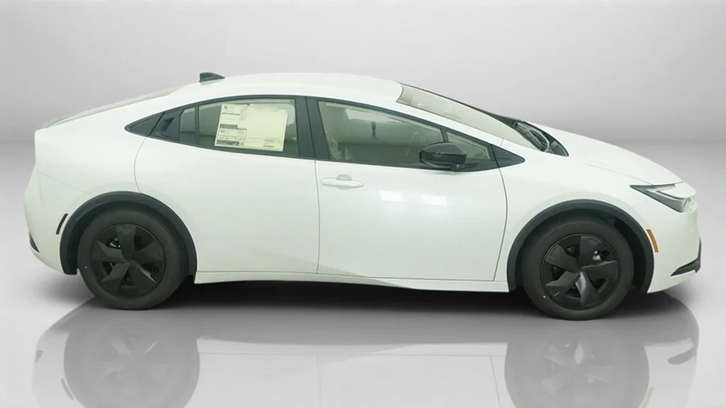 New 2027 Wind Chill Pearl Toyota LE image 7