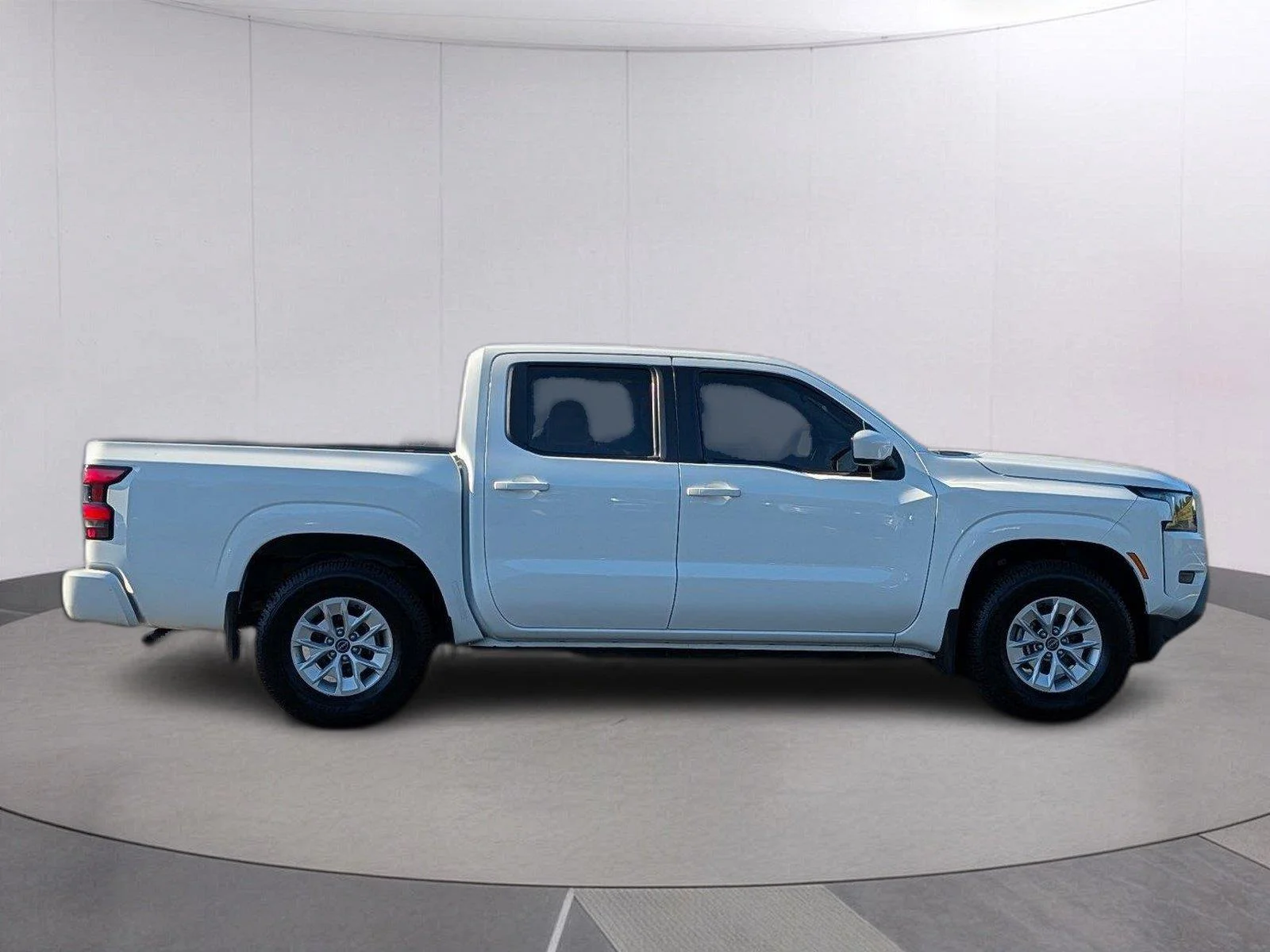 Used 2024 Glacier White Nissan SV image 7
