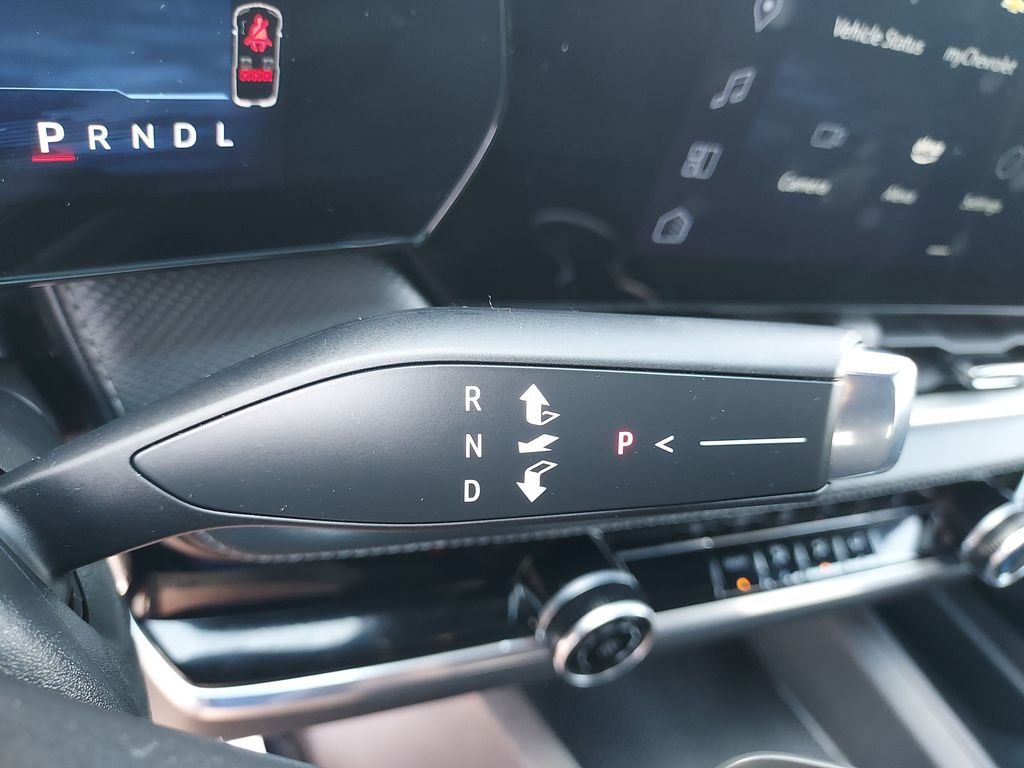 Used 2025 Green Chevrolet LT image 25