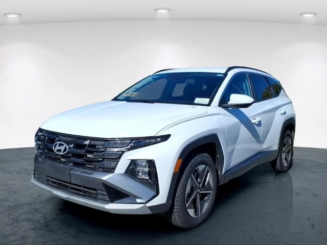 Used 2025 White Hyundai SEL image 3