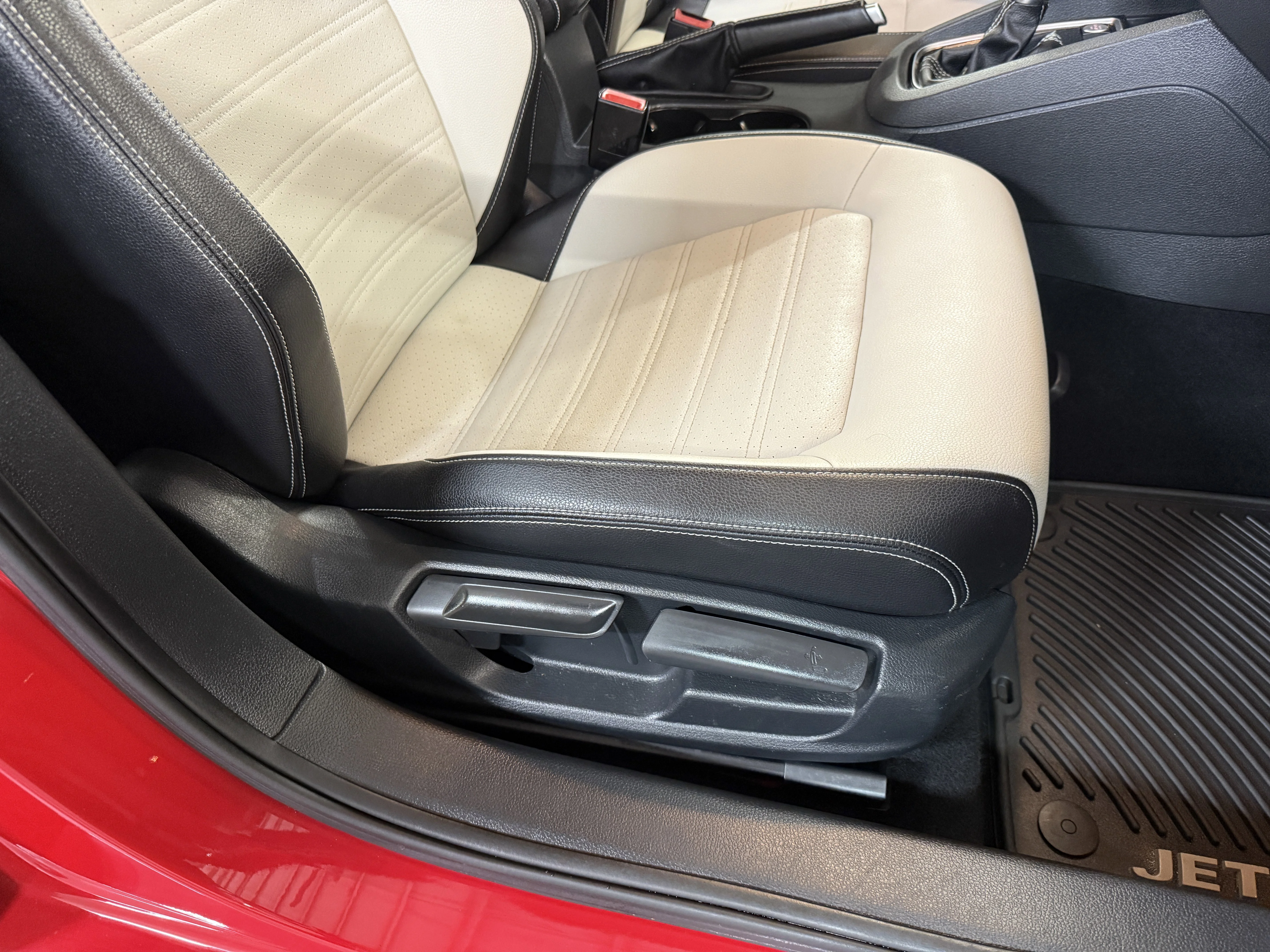 Used 2016 Tornado Red Volkswagen 1.8T Sport image 23
