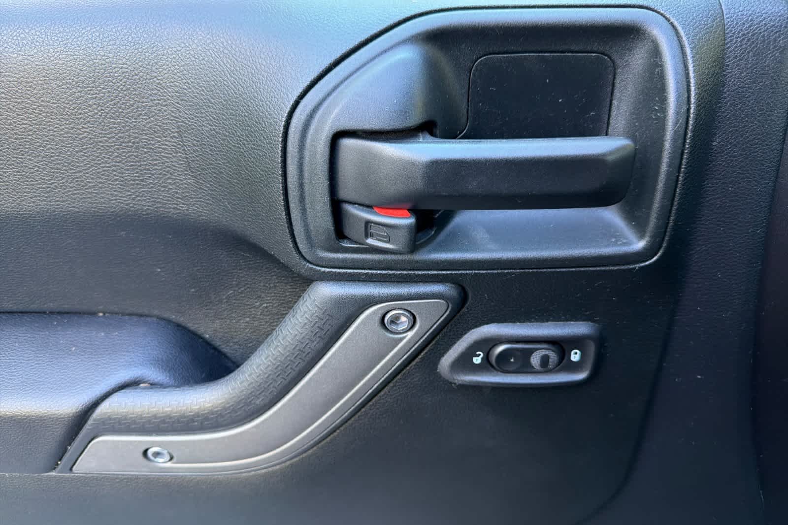 Used 2018 Granite Crystal Metallic Clearcoat Jeep Sport S image 12