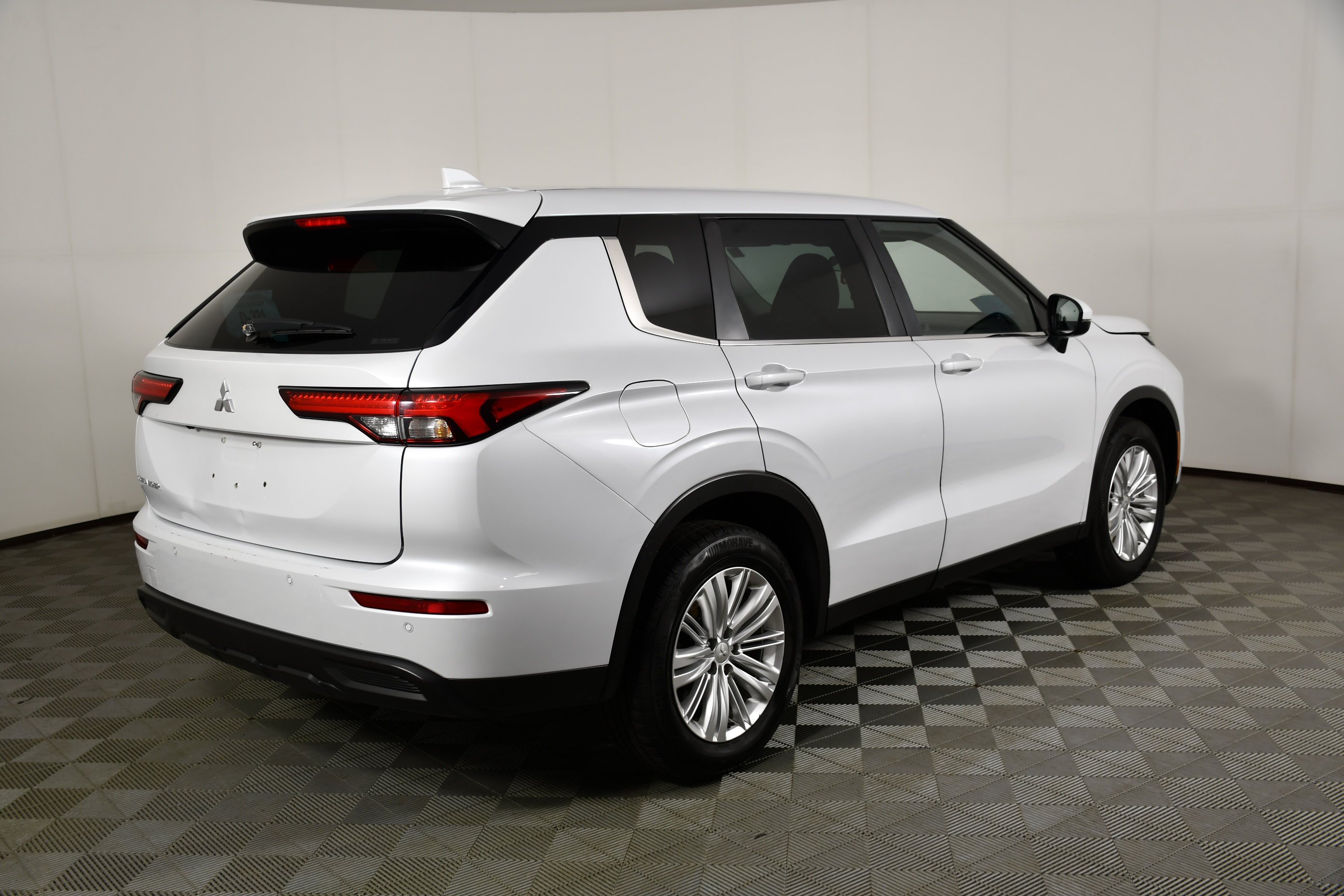 2023 Mitsubishi Outlander ES - Photo 6