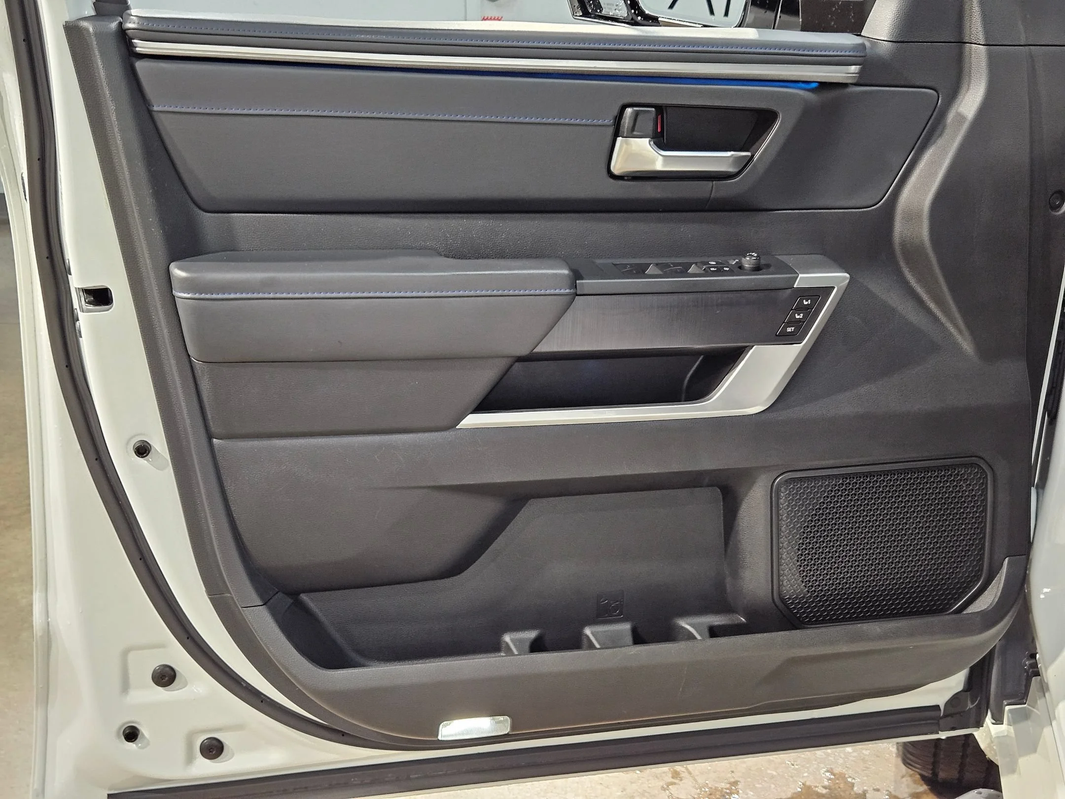 Used 2022 Wind Chill Pearl Toyota Platinum image 20