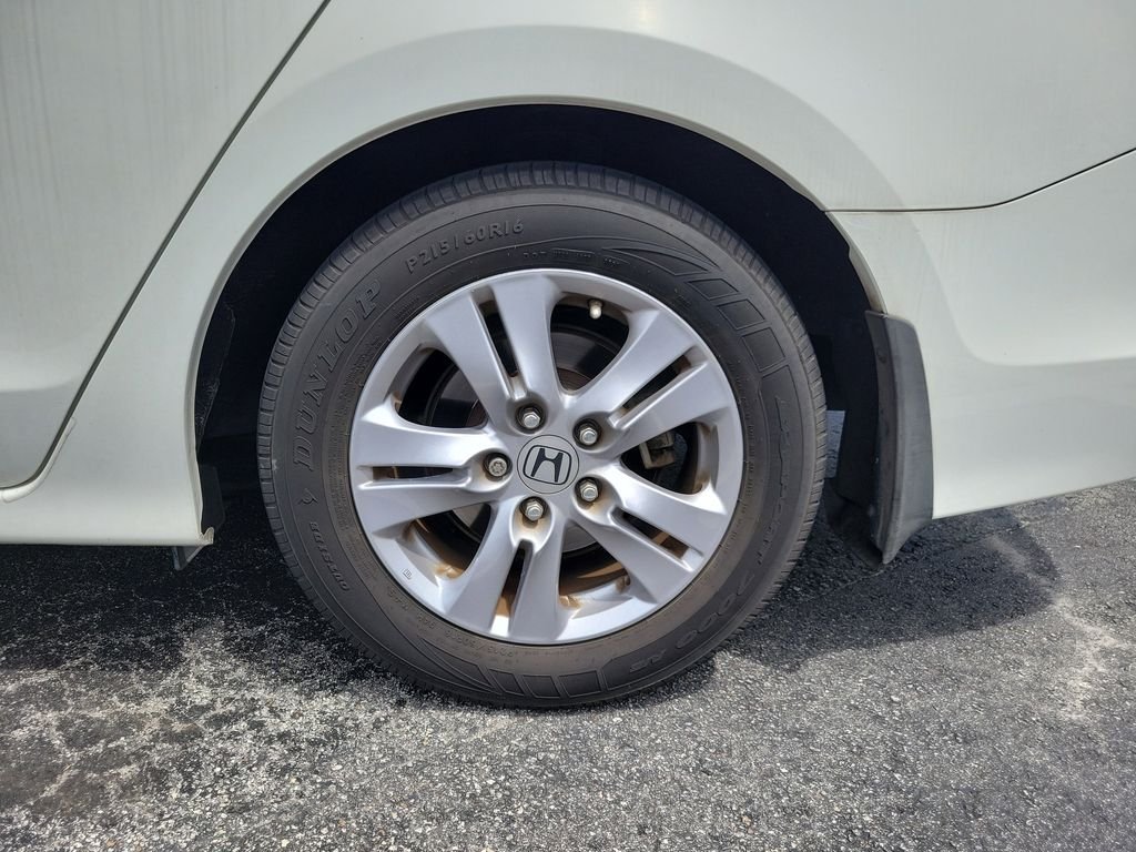 Used 2012 White Orchid Pearl Honda SE image 15