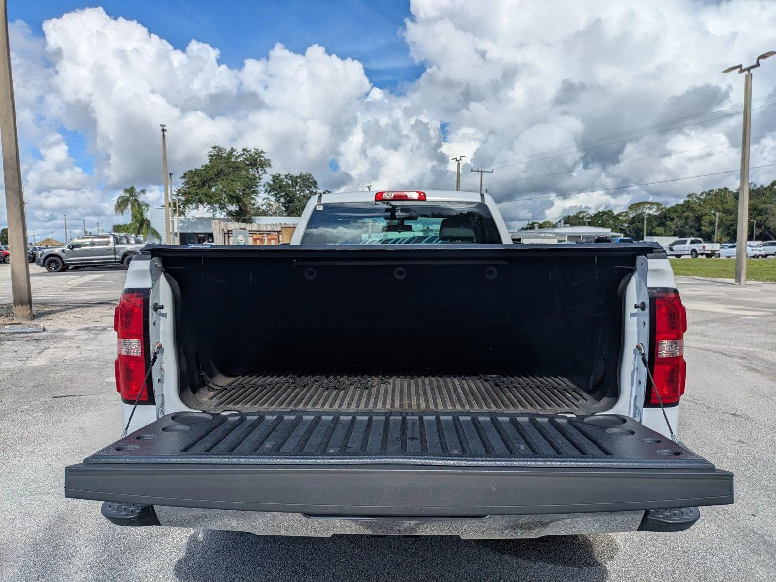 Used 2014 White GMC Base image 13