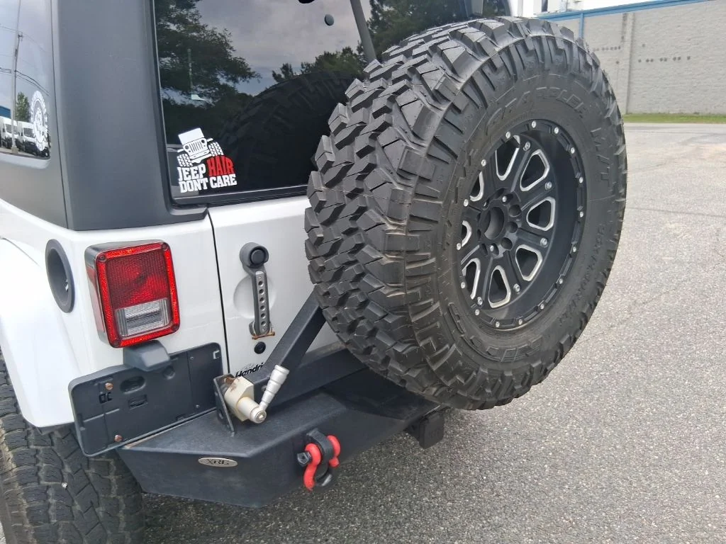 Used 2012 White Jeep Sahara image 9
