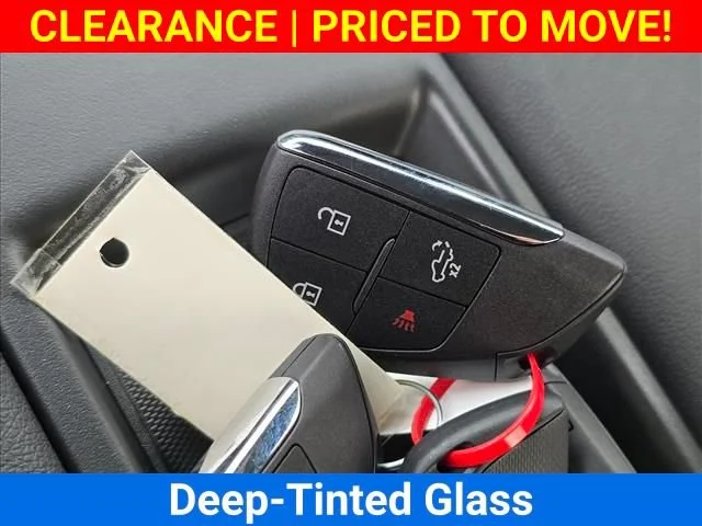 New 2026 Summit White Chevrolet WT image 32