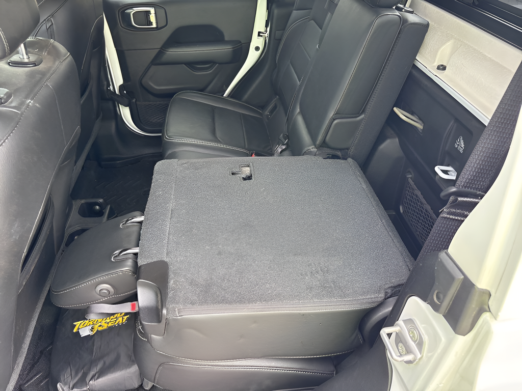 Used 2022 White Jeep Overland image 31