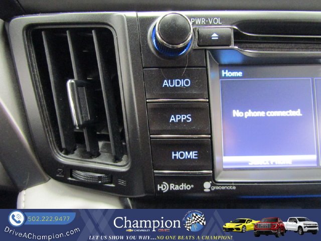 Used 2018 Silver Toyota XLE image 31