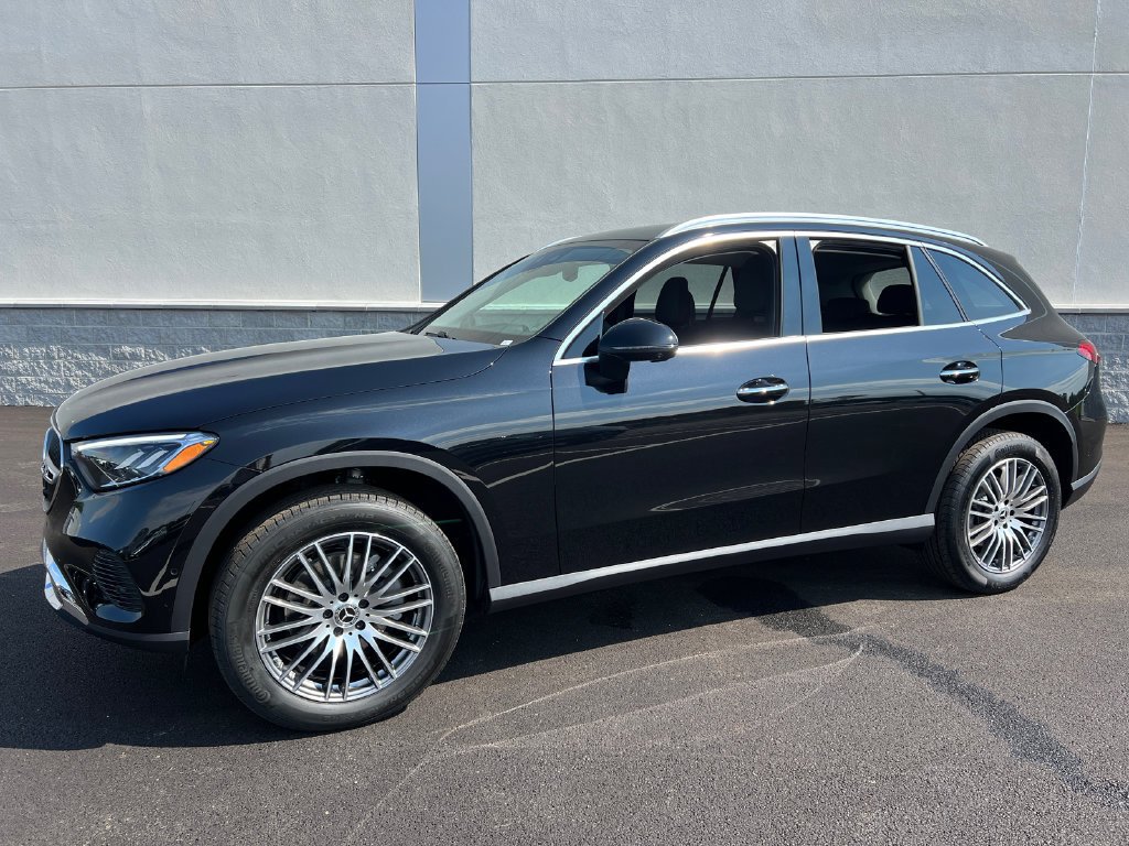 New 2026 Obsidian Black Metallic Mercedes-Benz GLC 300 image 36