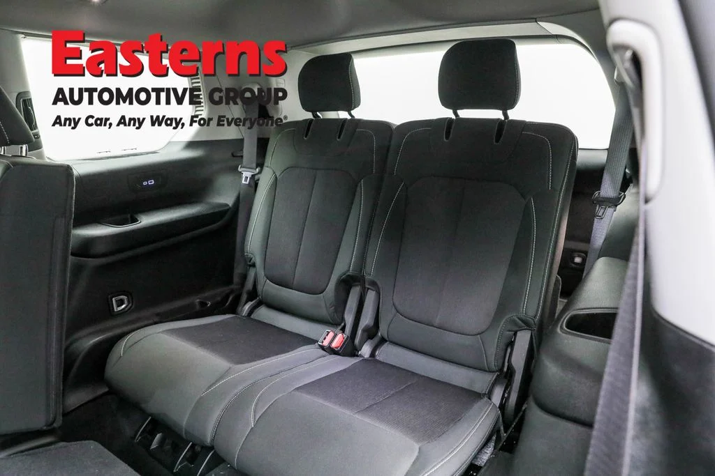 Used 2023 Gray Jeep Laredo image 27