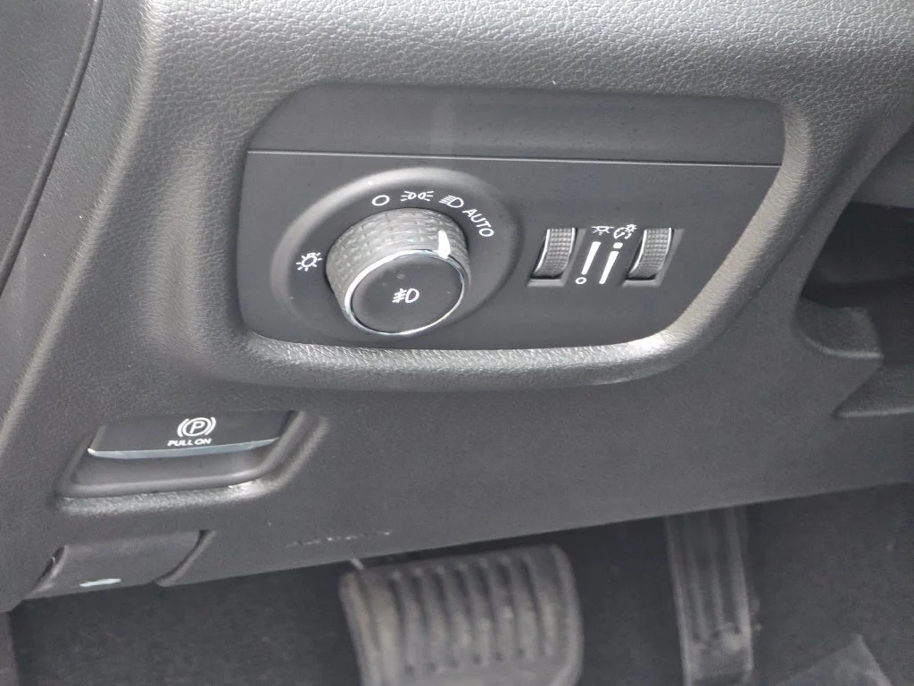 New 2027 Gray Jeep Limited image 34