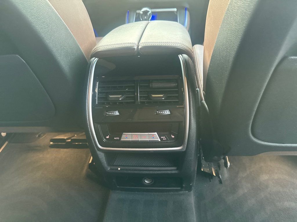 Used 2022 Black BMW xDrive40i image 22